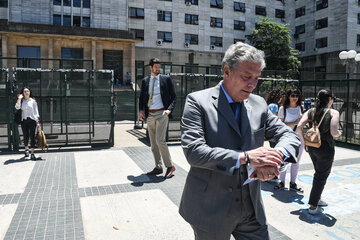 El abogado de Cristina Kirchner aseguró que "no hay voluntad investigativa" por parte de Capuchetti (Fuente: Télam)