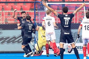 Los Leones lograron un heroico empate y están en octavos | El equipo  argentino igualó 5-5 ante Francia en el Mundial de hockey | Página12