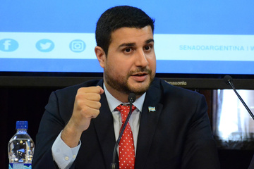 694372-ro02fo0204web