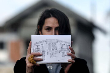 Natalia Kabarbian contra la demolición (Fuente: Télam)