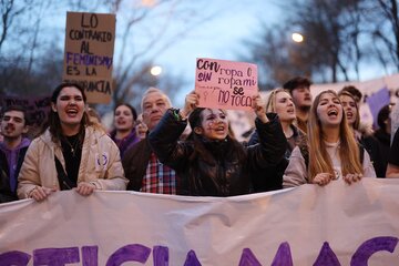 El mundo conmemoró el Día Internacional de la Mujer para defender derechos y denunciar retrocesos (Fuente: AFP)