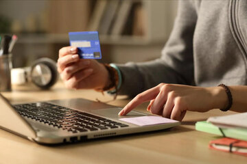Impuesto a las tarjetas de crédito: cómo calcular de cuánto será el reintegro (Fuente: AFP)