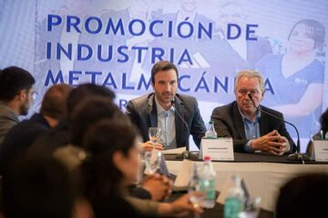 Álvarez y el vicegobernador de Catamarca, Rubén Dusso, en la presentación del plan de desarrollo de proveedores y la industria metal mecánica. 