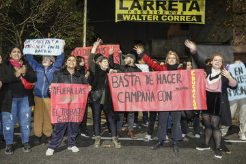 Un escrache contra la política educativa porteña en el arranque de campaña  (Fuente: Leandro Teysseire)