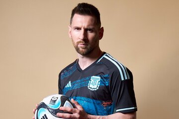 Messi se puso la camiseta suplente de la selección femenina, A días del  Mundial de fútbol femenino, Página