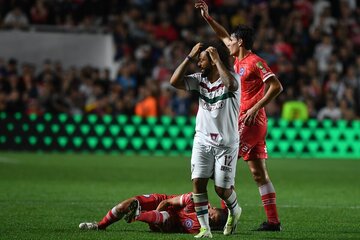 VIDEO. Así fue la lesión a Luciano Sánchez en el partido Argentinos Jrs. vs Fluminense (Fuente: Télam)