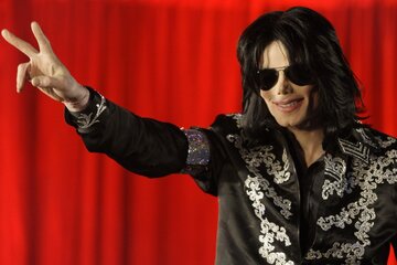 Reabren casos de abuso sexual contra dos empresas de Michael Jackson