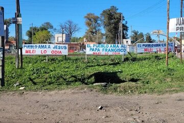 La peregrinación a Luján, con carteles y pasacalles en contra de Javier Milei