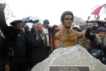 Estatua de Huey Newton