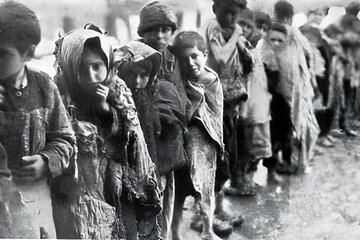 Niños armenios huérfanos. (Fuente: James Barton)