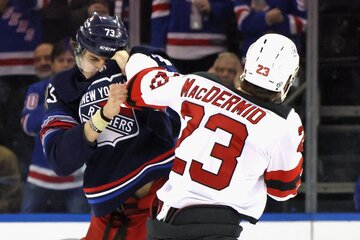 Piñas van, piñas viene, los del hockey se entretienen