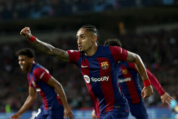 Raphinha puso el 1 a 0 para el Barcelona. (Fuente: AFP)