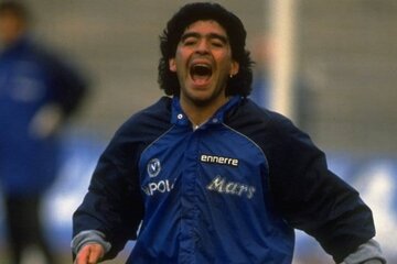 En 1989, el eterno Diego conduciría a Napoli a la consagración en la Copa UEFA