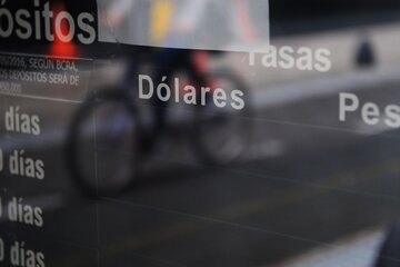 El dólar MEP terminó en 1034 pesos al avanzar 1,8 por ciento. (Fuente: Sandra Cartasso)