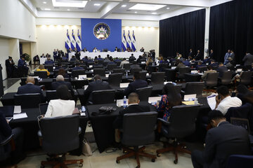 El Congreso de El Salvador sancionó una ley para facilitar reformas en la Constitución (Fuente: EFE)