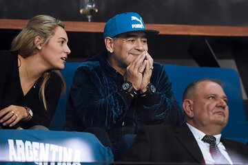 Maradona junto a su entonces novia Rocío Oliva en la final de Zagreb (Fuente: AFP)