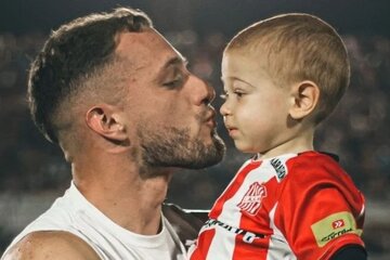 "Un riñon para Pipe": jugador de Riestra comenzó campaña para salvar la vida de su hijo