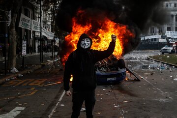 Infiltrados, la operación de los servicios para romper la protesta en Plaza Congreso (Fuente: Leandro Teysseire)