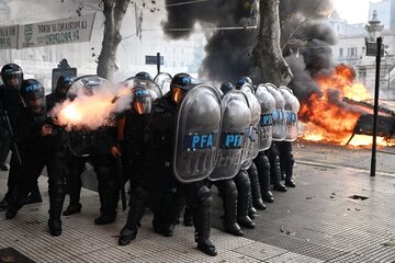 Sin agua ni comida y en "condiciones inhumanas": así fueron los días en prisión por marchar contra la ley Bases (Fuente: Leandro Teysseire)