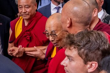 El dalái lama en EEUU: el líder espiritual llega para recibir tratamiento para sus rodillas (Fuente: AFP)