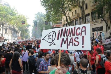 "Los derechos humanos en Argentina tienen un nombre: Memoria, verdad y Justicia" (Fuente: Leandro Teysseire)