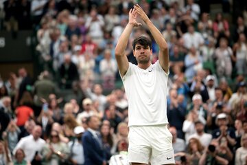 Wimbledon: Alcaraz y Medvedev vencieron y se enfrentarán en semifinales (Fuente: EFE)