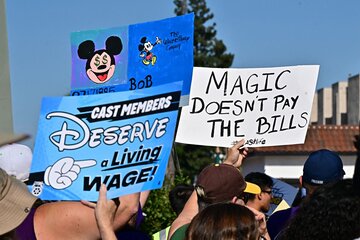 Trabajadores de Disney amenazan con un paro: sería la primera huelga en 40 años (Fuente: AFP)