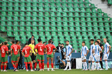 Gol anulado, penal no cobrado y escándalo: ¿qué pasó en Argentina vs Marruecos por los Juegos Olímpicos? (Fuente: AFP)