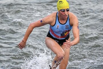 Qué es y cómo afecta la salud la bacteria que está en el Sena y que derivó en la internación de una atleta belga (Fuente: AFP)