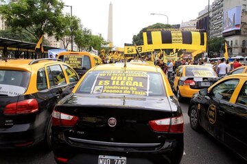 La crisis de los taxistas: falta de vehículos, baja recaudación y "competencia desleal"