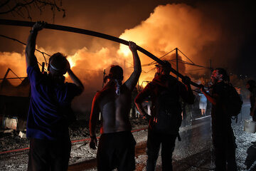 Más de 50.000 evacuados y 10.000 hectáreas quemadas en el incendio que amenaza Atenas (Fuente: AFP)