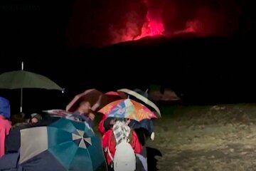 Una erupción del volcán Etna obliga a suspender vuelos 