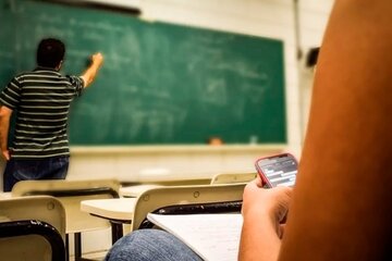 Debate por el uso de celulares en escuelas