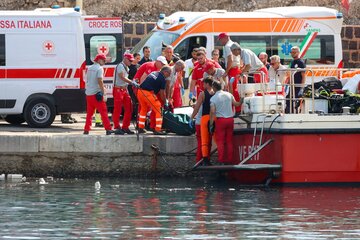 Máxima tensión en Sicilia: un muerto y seis desaparecidos tras el hundimiento de un lujoso velero (Fuente: AFP)