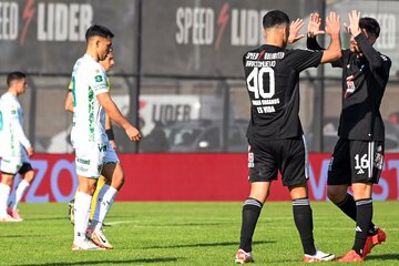 Liga Profesional: Riestra jugó con doce en el triunfo ante Sarmiento (Fuente: Fotobaires)