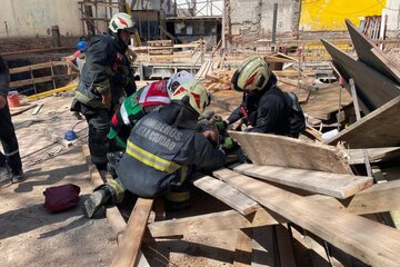 Dos obreros resultaron heridos tras un derrumbe en un edificio en construcción en Palermo (Fuente: Redes sociales)