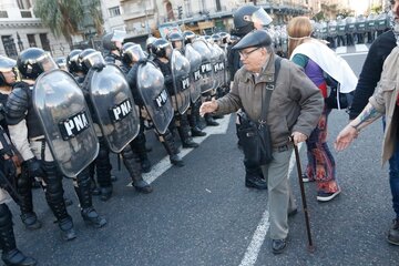 La Policía de Bullrich, otra vez desatada: reprimieron a jubilados en el Congreso  (Fuente: Archivo)