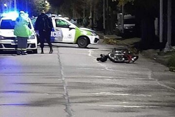 Un subcomisario de la Policía Federal mató a dos jóvenes en moto en un asalto en Wilde