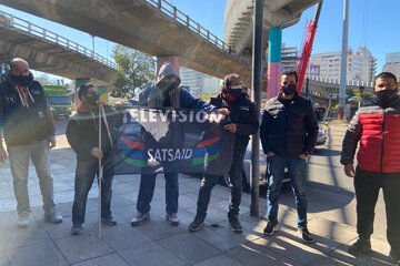 Protesta en Canal 13 por el vaciamiento de PolKa
