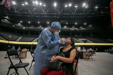 Suba de contagios de coronavirus: Ciudad abre más centros de testeo, pero descartan restricciones