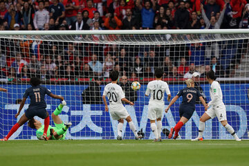 Uno de los goles convertidos por las francesas ante las coreanas.