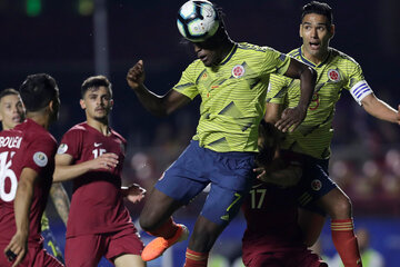 Colombia encontró el triunfo, a los 85, con un gol de Duvan Zapata. (Fuente: EFE)