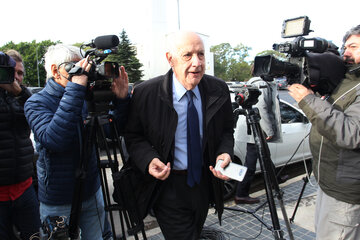 Roberto Lavagna al ingresar hoy a los Tribunales Federales de Comodoro Py. (Fuente: Bernardino Avila)