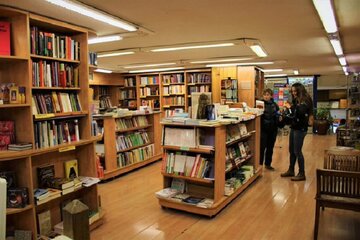 Las mujeres son mayoría entre los libreros y los lectores en España.  (Fuente: Twitter)