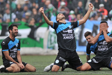 Fútbol: por penales, San Miguel logró el ascenso a la Primera