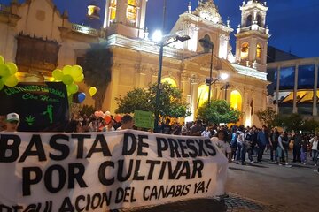 Décima marcha nacional de la marihuana en Salta