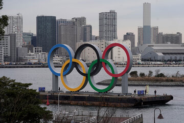 Los anillos olímpicos ya están en la Bahía de Tokio (Fuente: EFE)