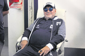 Maradona festejó el cumpleaños del Zurdo López