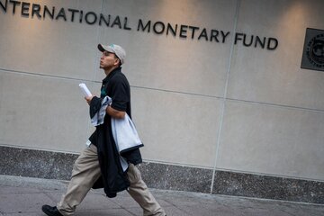 El FMI también elevó diez puntos su estimación de inflación para este año al ubicarla en 40,2 por ciento. (Fuente: AFP)