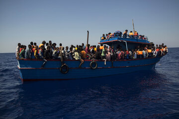 Migrantes africanos rescatados frente a la costa de Libia. (Fuente: AFP)
